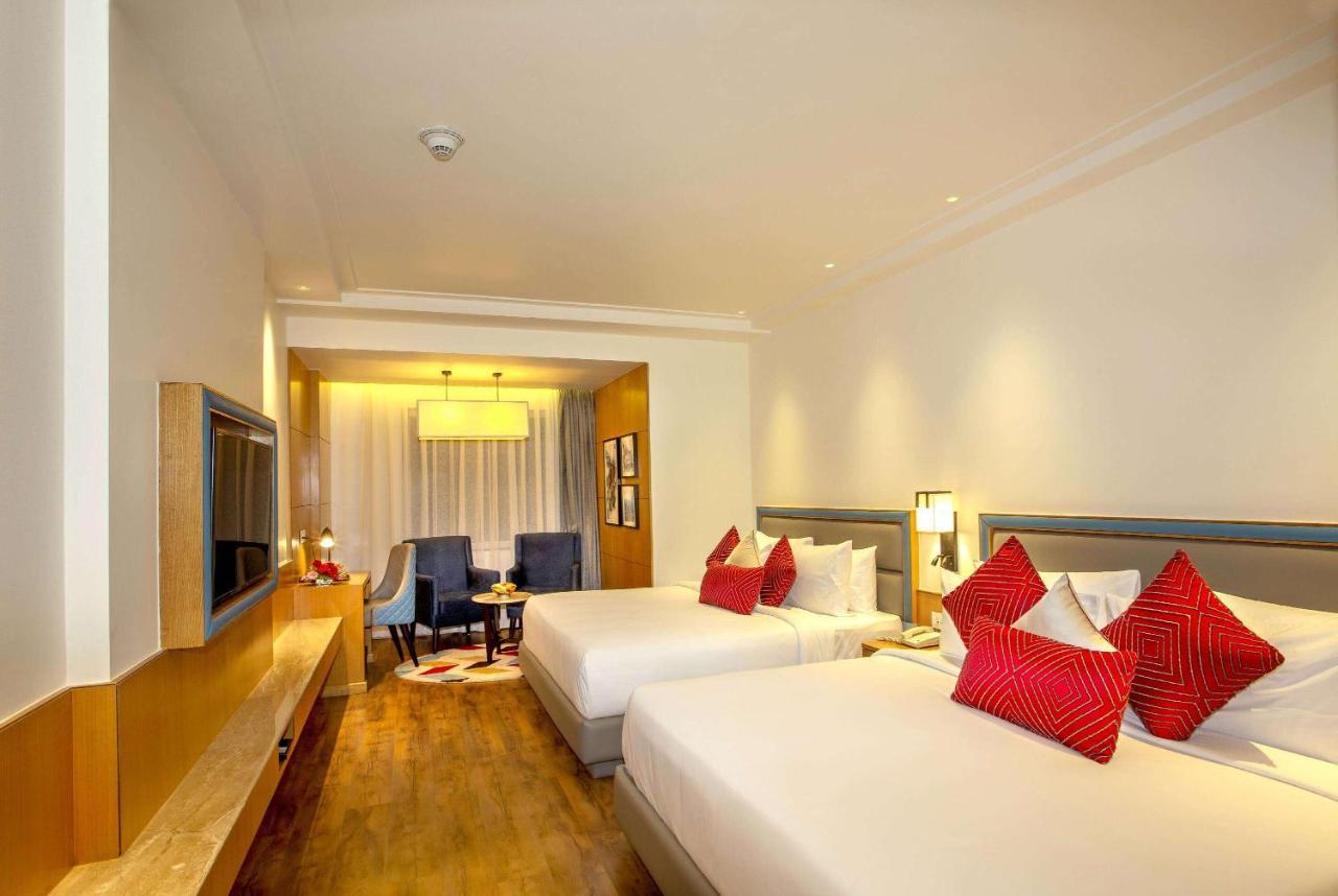 Ramada By Wyndham Katra Station Road Hotel Exterior photo