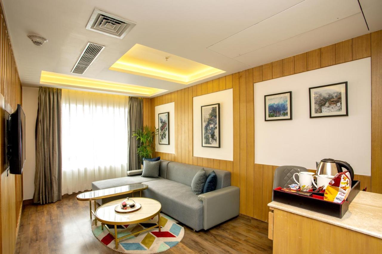 Ramada By Wyndham Katra Station Road Hotel Exterior photo